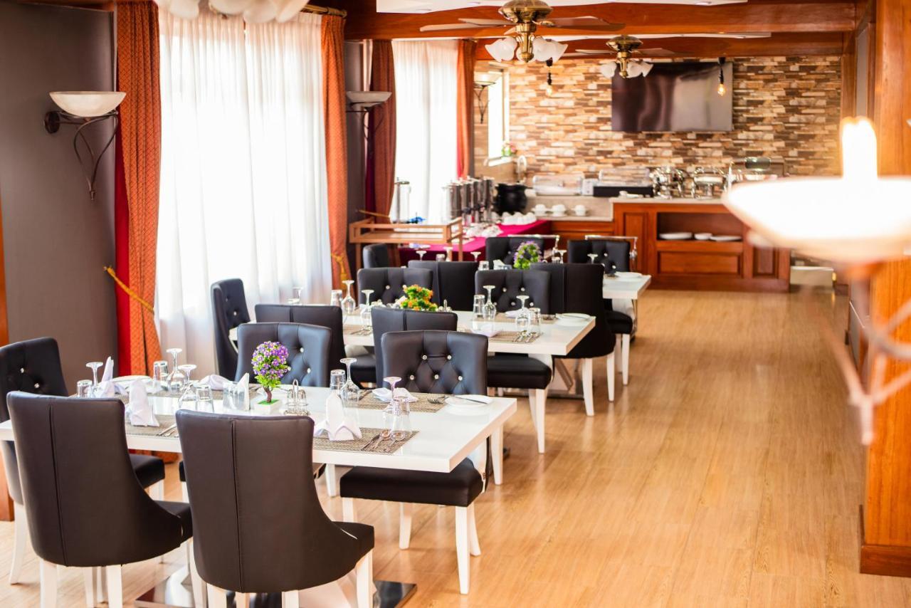 Leyshof Hotel ムワンザ エクステリア 写真