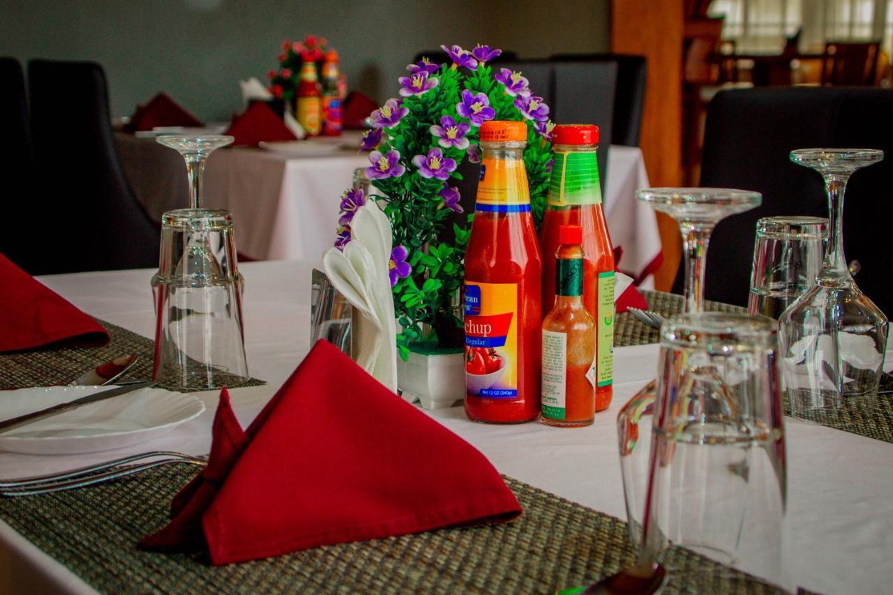 Leyshof Hotel ムワンザ エクステリア 写真